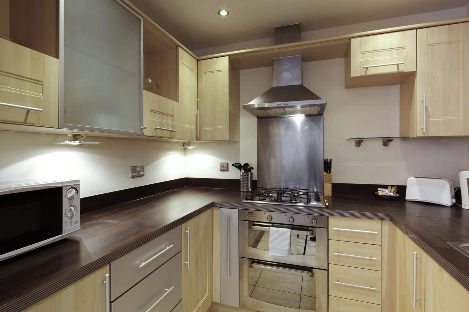ur stay serviced apartments Leicester kitchen