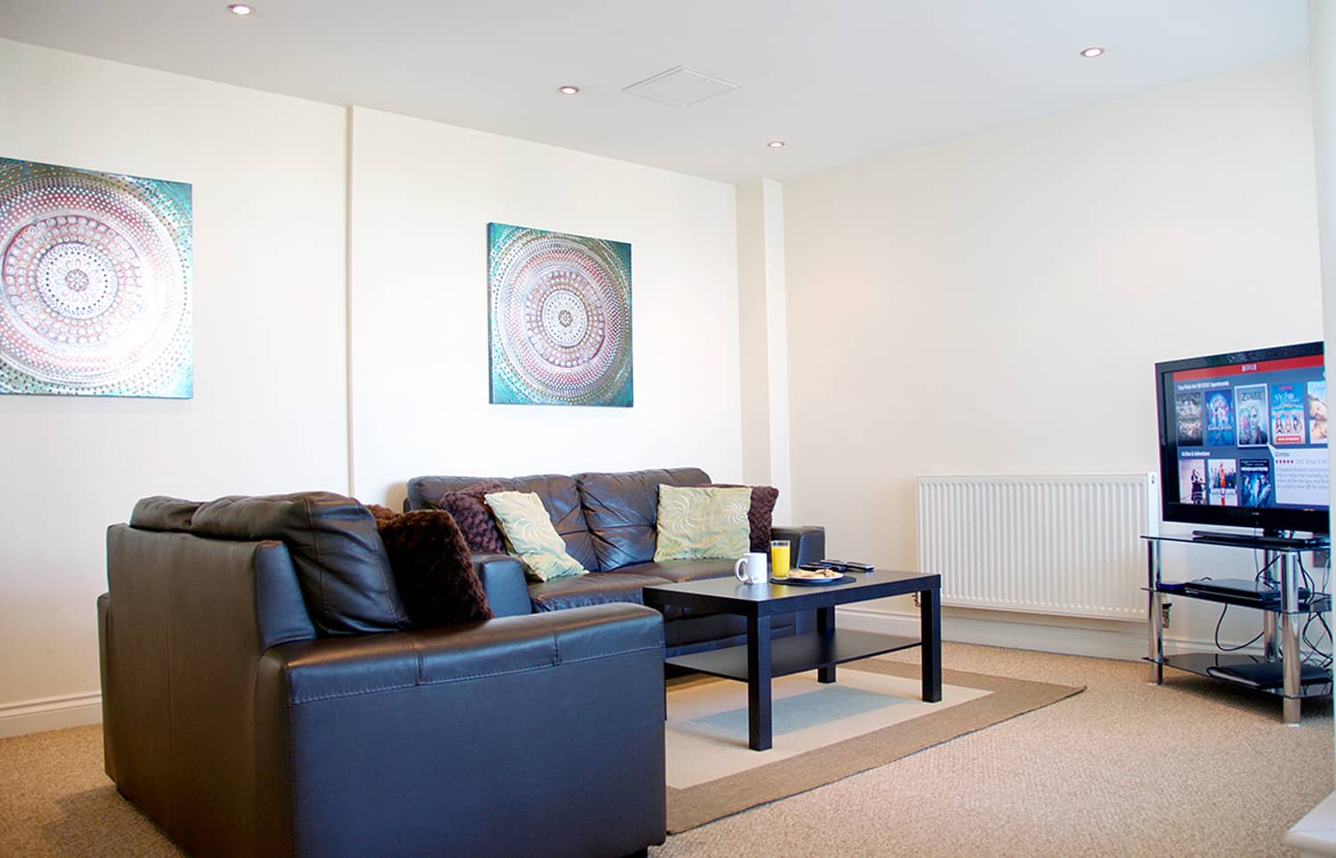ur stay serviced apartments Leicester 2 bed apartment lounge